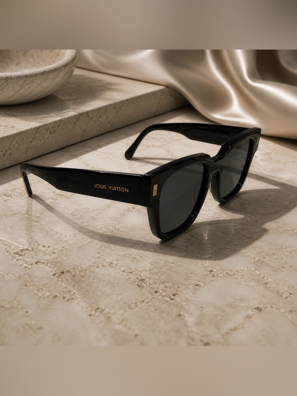 LOUIS VUITTON Square Sunglasses Limited Edition - Picture 7 of 16